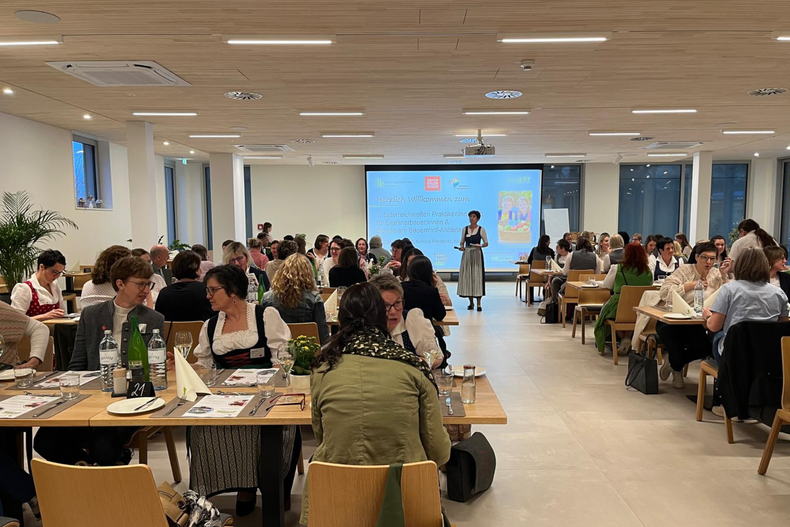 Praktikerinnen Treffen.png Praktikerinnen Treffen.png