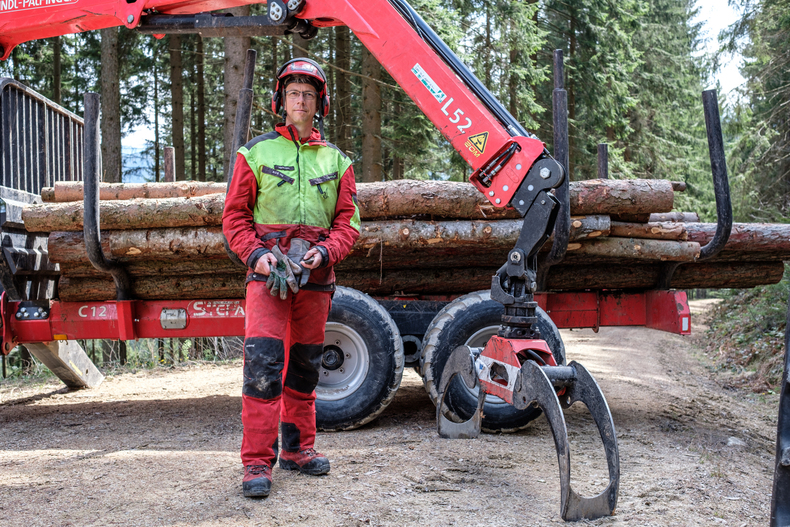 LFI-FARMINAR Krananhänger.jpg LFI-FARMINAR Krananhänger.jpg
