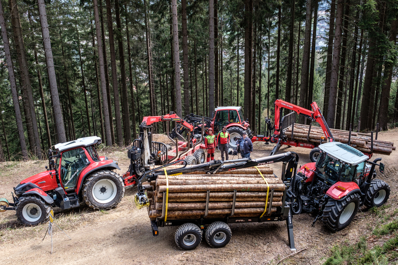 LFI-FARMINAR Krananhänger.jpg LFI-FARMINAR Krananhänger.jpg