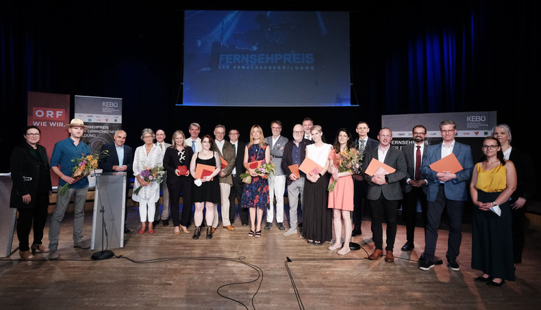 PreisträgerInnen mit ÜberreicherInnen Evers und Corti.jpg PreisträgerInnen mit ÜberreicherInnen Evers und Corti.jpg