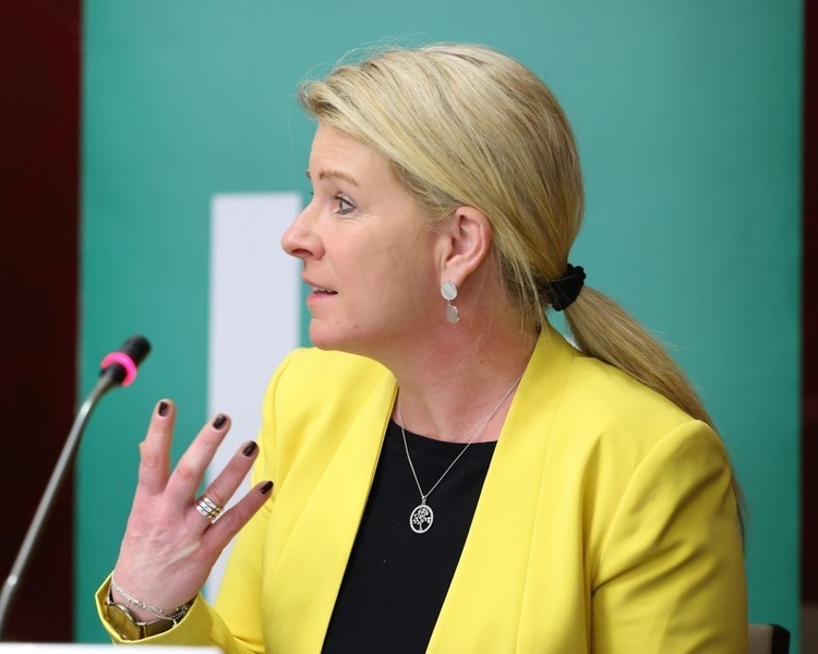 Neumann-Hartberger beim Kinderbetreuungsgipfel 2023 LKÖ APA Ludwig Schedl.jpg Neumann-Hartberger beim Kinderbetreuungsgipfel 2023 LKÖ APA Ludwig Schedl.jpg