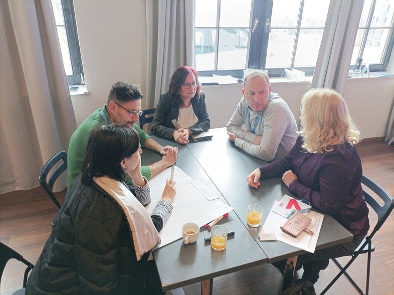 Fokusgruppe mit slowenischen und österreichischen Vertreter:innen.jpg Fokusgruppe mit slowenischen und österreichischen Vertreter:innen.jpg