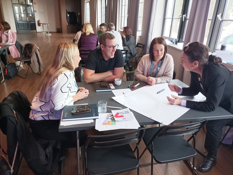 Fokusgruppe mit slowenischen und österreichischen Vertreter:innen.jpg Fokusgruppe mit slowenischen und österreichischen Vertreter:innen.jpg