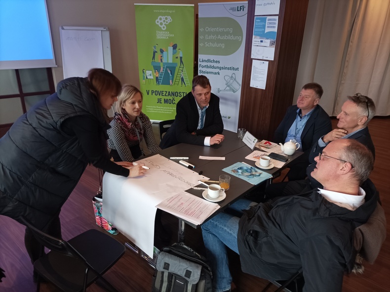 Fokusgruppe mit slowenischen und österreichischen Vertreter:innen.jpg Fokusgruppe mit slowenischen und österreichischen Vertreter:innen.jpg