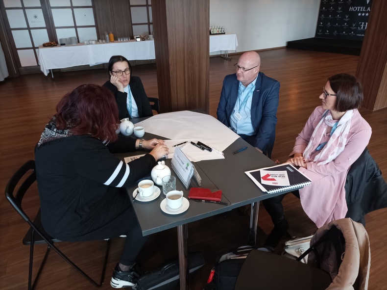 Fokusgruppe mit slowenischen und österreichischen Vertreter:innen.jpg Fokusgruppe mit slowenischen und österreichischen Vertreter:innen.jpg