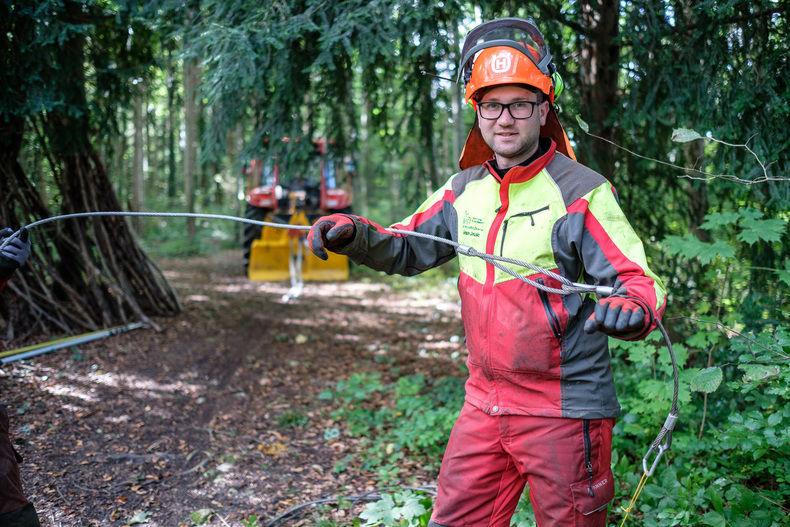 LFI FARMINAR - Seilgestützte Fällung.jpg LFI FARMINAR - Seilgestützte Fällung.jpg