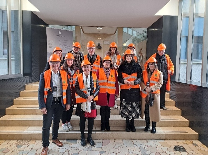 2. Workshop: Betriebserkundung Fa. Talum in Kidričevo mit einigen Teilnehmer:innen.jpg 2. Workshop: Betriebserkundung Fa. Talum in Kidričevo mit einigen Teilnehmer:innen.jpg