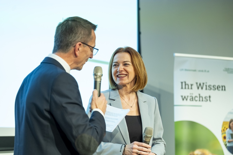 Simone Schmiedtbauer.jpg