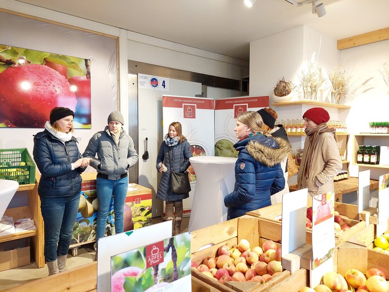 Besichtigung Apfeltraum.jpg Besichtigung Apfeltraum.jpg