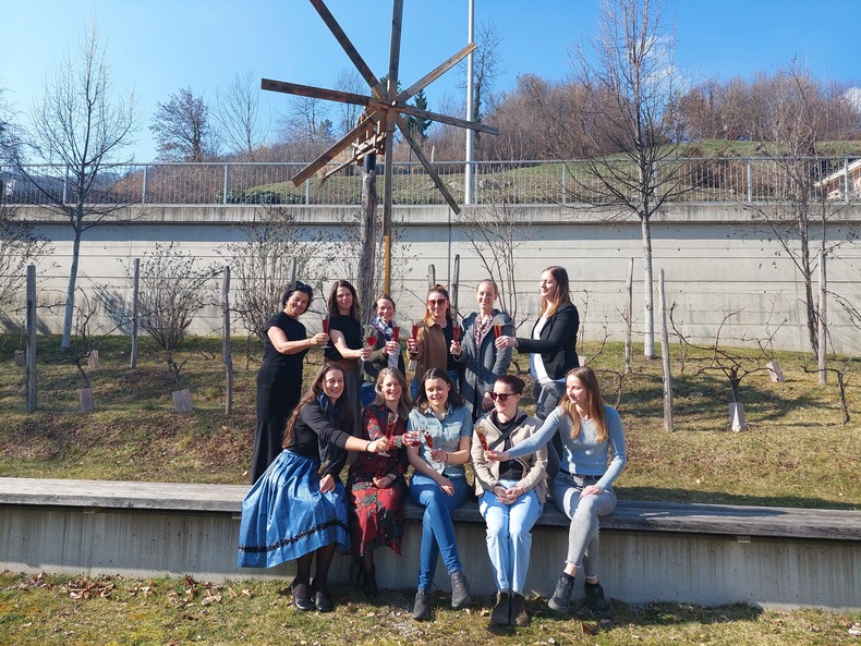 Gruppenfoto.jpg Gruppenfoto.jpg