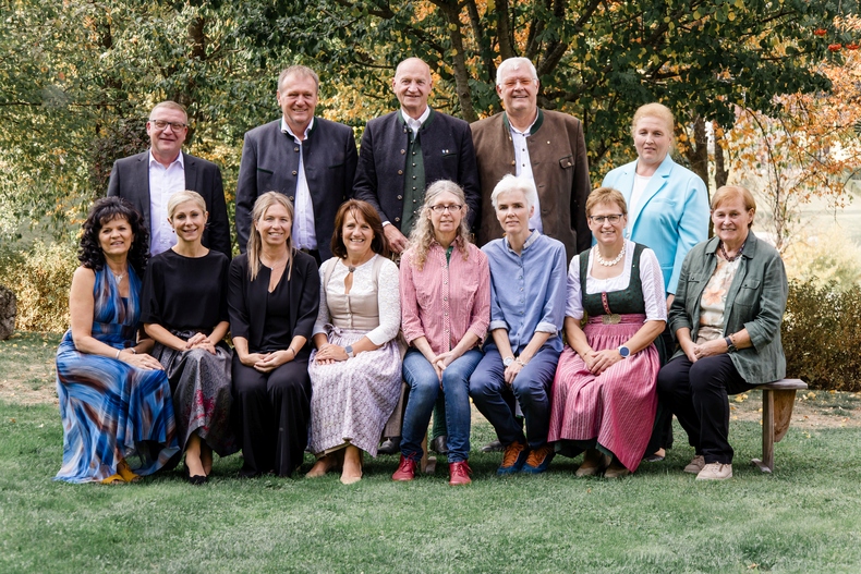 Gruppenfoto der 10 Jahresfeier-Teilnehmenden.