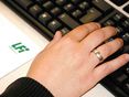 Hand auf PC-Tastatur.jpg © LFI Österreich