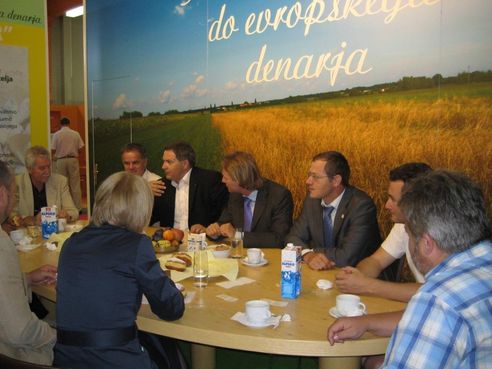 Beim "Frühstück mit dem Minister" konnte man jeden Morgen gemütlich mit dem Landwirtschaftsminister Mag. Dejan Zidan plaudern, der vorbeikommende Besucher dazu einlud. © Kristof