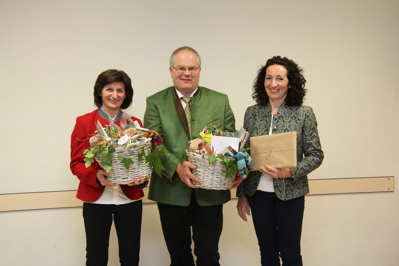 Geschäftsführerin Mag. Erna Binder, Kammerobmann Thomas Handler, Waltraud Ungersböck © Seminarbäuerinnen NÖ Geschäftsführerin Mag. Erna Binder, Kammerobmann Thomas Handler, Waltraud Ungersböck © Seminarbäuerinnen NÖ
