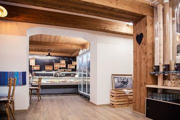 [158758310400939.jpg]