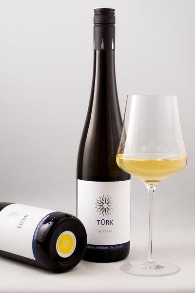 Flasche mit Bodenetikett Jahrgang.jpg Flasche mit Bodenetikett Jahrgang.jpg