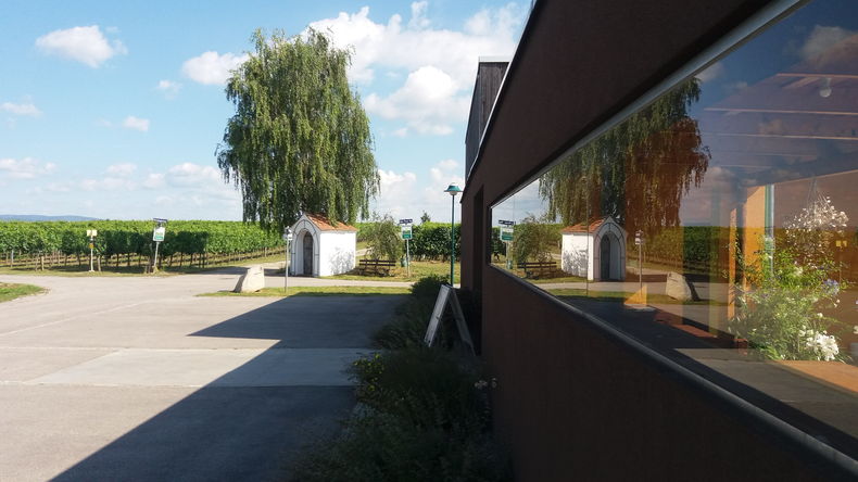 Betrieb Vorderansicht.jpg Betrieb Vorderansicht.jpg