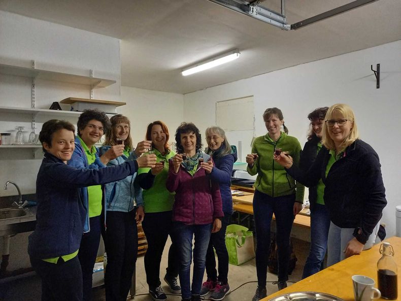 DB Oberndorf Maibaumaufstellen 1.jpg