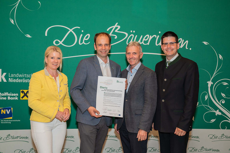 Charta-Unterzeichnung mit 30 agrarischen Vereinen ©&nbsp;LK NÖ/Georg Pomaßl