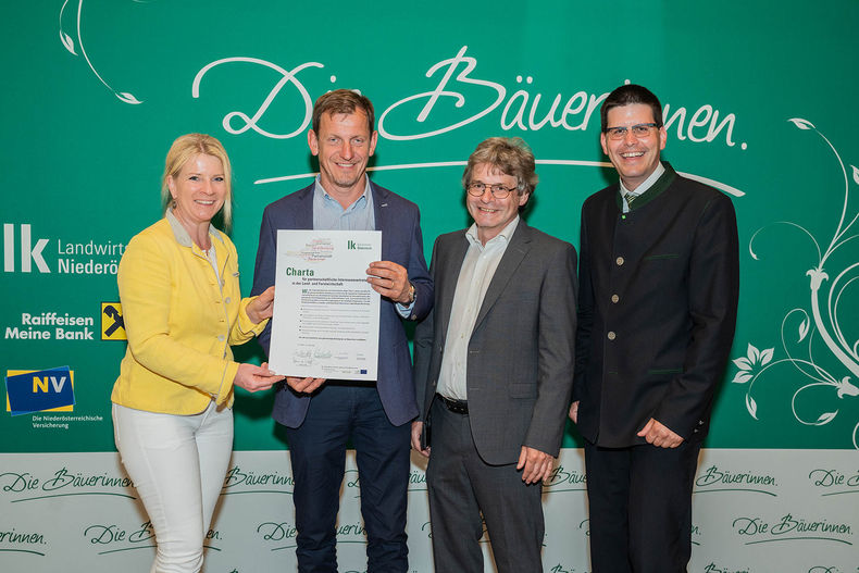 Charta-Unterzeichnung mit 30 agrarischen Vereinen ©&nbsp;LK NÖ/Georg Pomaßl