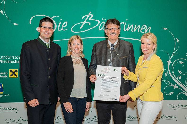 Charta-Unterzeichnung mit 30 agrarischen Vereinen ©&nbsp;LK NÖ/Georg Pomaßl