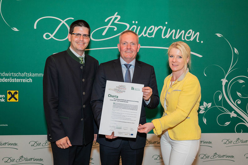 Charta-Unterzeichnung mit 30 agrarischen Vereinen ©&nbsp;LK NÖ/Georg Pomaßl