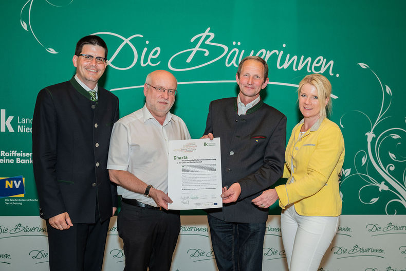 Charta-Unterzeichnung mit 30 agrarischen Vereinen ©&nbsp;LK NÖ/Georg Pomaßl
