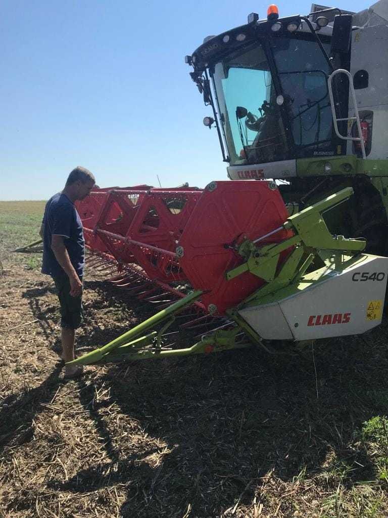 Heute wurde in Naarn der Praxisversuch mit BIO 🥶❄️ Winter & BIO 😎☀️Sommerackerbohne SOLO & im GEMENGE mit Winterweizen 🌾geerntet. Die Erträge lagen zwischen 5800 kg & 2900 kg pro Hektar. Wir sind 😁 zufrieden. Danke an unsere 👍Versuchslanwirte 👨‍🌾 Bernhard & Leo G. 👍 © BWSB