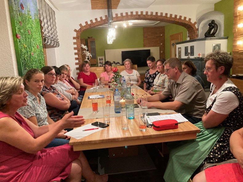 Hofgespräch Bäuerinnen daheim 7 Heigl Anita.jpg