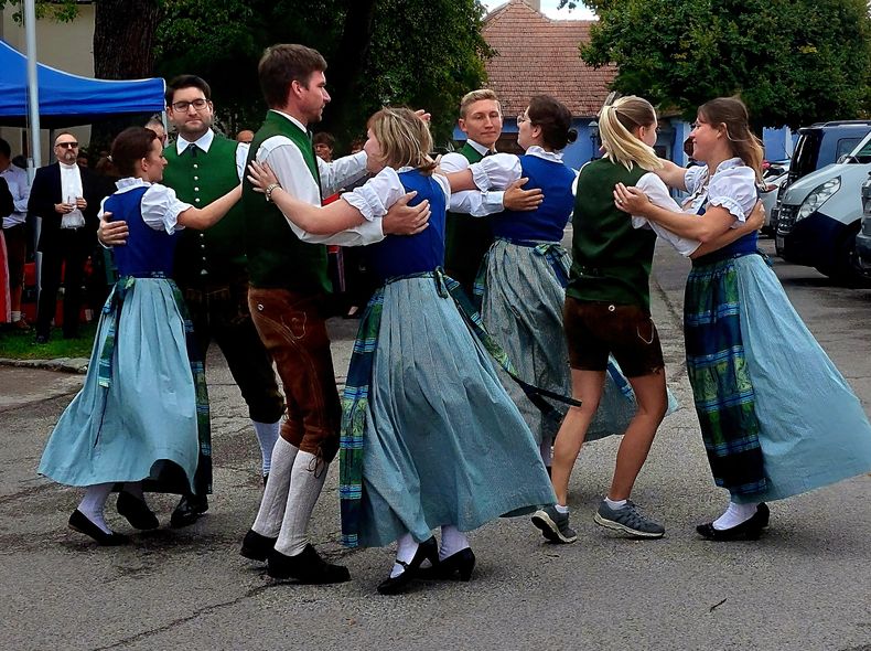Erntedankfest mit den Bäuerinnen Erntedankfest mit den Bäuerinnen