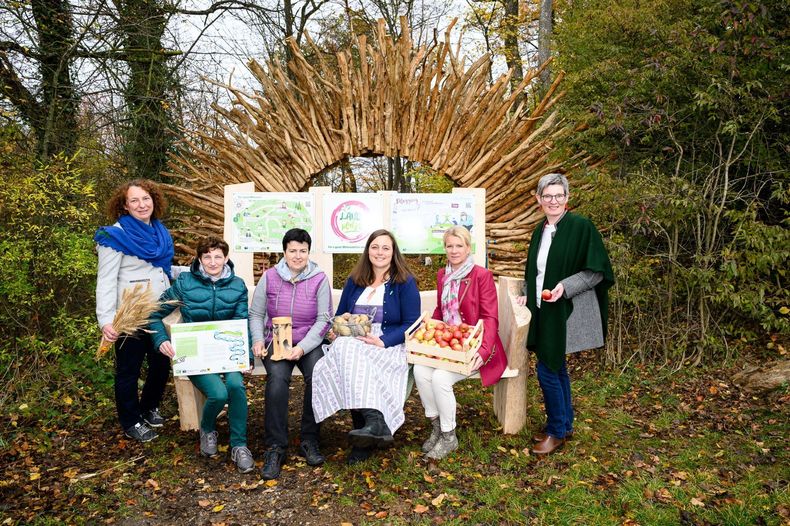 Eröffnung LANDe Platzl und 1. Aktivtag_Hardegg_2022-10-26 © Die Bäuerinnen NÖ/Ing. Gerald Pfabigan Eröffnung LANDe Platzl und 1. Aktivtag_Hardegg_2022-10-26 © Die Bäuerinnen NÖ/Ing. Gerald Pfabigan