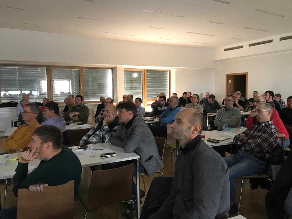 Full House 🏡 auf der BBK in Hollabrunn: Heute Nachmittag wurden Ergebnisse zum Thema nachhaltiger BIO 🌽 Anbau präsentiert zB Ertragsauswirkung von ❄️harten & abfrostenden Begrünungen 🌻🌸 auf den Maisertrag, Strip Till, Transfermulchsystem, Direktsaat, Techniken des Begrünungsumbruches, 🚜Hacktechniken usw.  © BWSB
