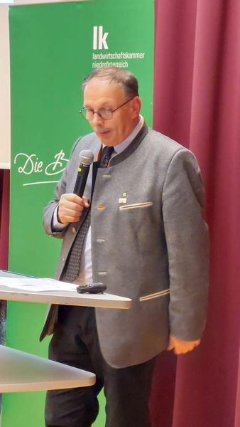 Ehrengäste, Vortragende und Organisatorinnen.jpg Ehrengäste, Vortragende und Organisatorinnen.jpg