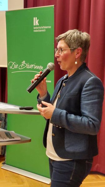 Ehrengäste, Vortragende und Organisatorinnen.jpg