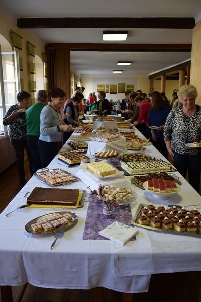 DSC 1211 Mehlspeisenbuffet (683x1024).jpg DSC 1211 Mehlspeisenbuffet (683x1024).jpg