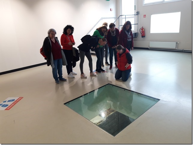 Download (3).png Download (3).png