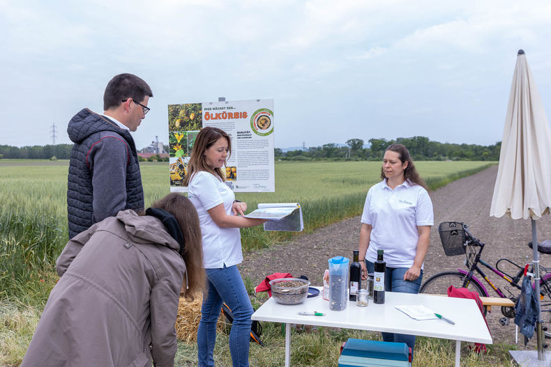 Eröffnung der AckerkulTOUR 2023 © Die Bäuerinnen im Gebiet Schwechat Eröffnung der AckerkulTOUR 2023 © Die Bäuerinnen im Gebiet Schwechat