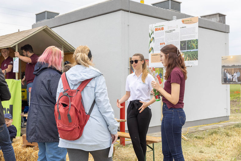Eröffnung der AckerkulTOUR 2023 © Die Bäuerinnen im Gebiet Schwechat Eröffnung der AckerkulTOUR 2023 © Die Bäuerinnen im Gebiet Schwechat