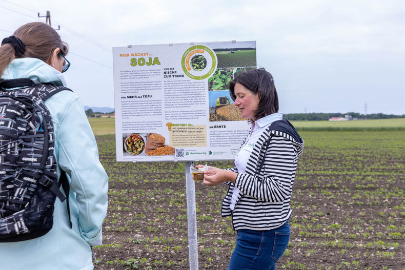 Eröffnung der AckerkulTOUR 2023 © Die Bäuerinnen im Gebiet Schwechat Eröffnung der AckerkulTOUR 2023 © Die Bäuerinnen im Gebiet Schwechat