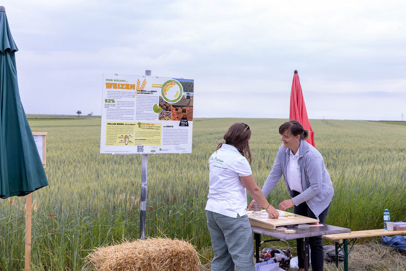 Eröffnung der AckerkulTOUR 2023 © Die Bäuerinnen im Gebiet Schwechat Eröffnung der AckerkulTOUR 2023 © Die Bäuerinnen im Gebiet Schwechat