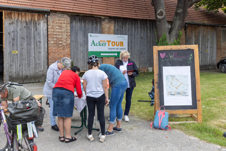 Eröffnung der AckerkulTOUR 2023 © Die Bäuerinnen im Gebiet Schwechat Eröffnung der AckerkulTOUR 2023 © Die Bäuerinnen im Gebiet Schwechat