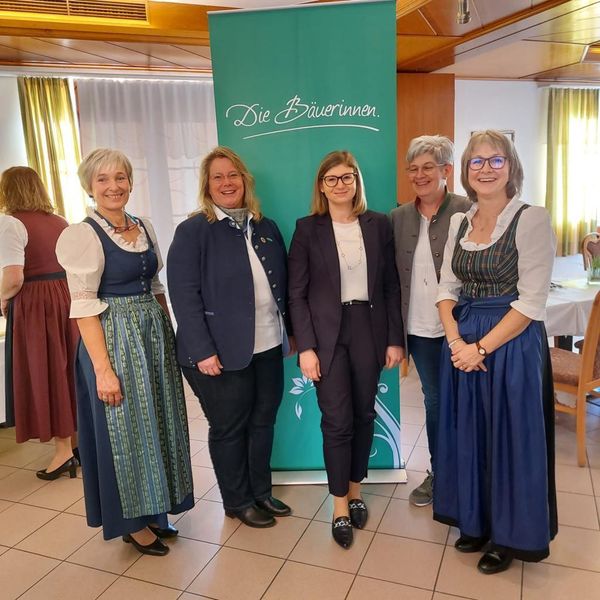 Gruppenfoto.jpg Gruppenfoto.jpg