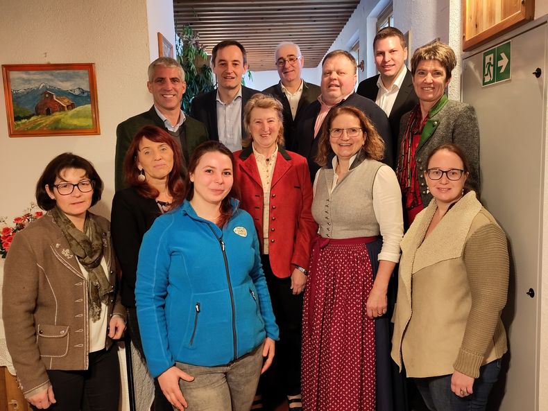 Gruppenfoto.jpg Gruppenfoto.jpg