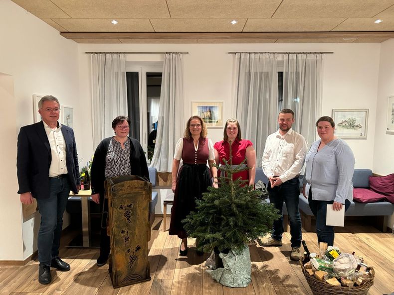 Geschenke Bezirk Krems.jpg Geschenke Bezirk Krems.jpg