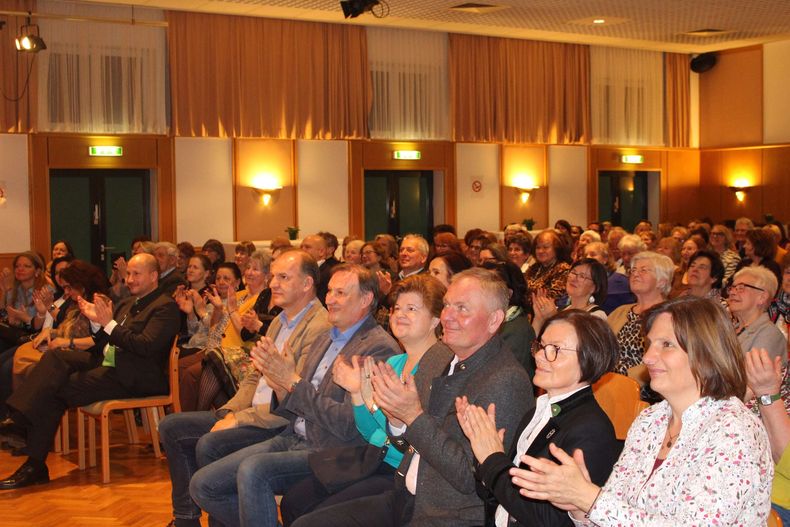 Bild 3 c die Bäuerinnen im Gebiet Schwechat.jpg Bild 3 c die Bäuerinnen im Gebiet Schwechat.jpg