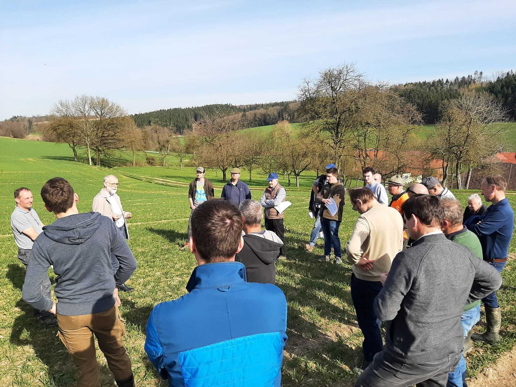 Weiter gings bei perfektem Wetter mit den Frühjahrsfeldbegehungen der Arbeitskreise BWSB des Bezirkes Wels mit DI Hubert Köppl und DI Robert Schütz. Dieses mal in Weißkirchen an der Traun. Danke fürs dabei sein und mitdiskutieren! © BWSB