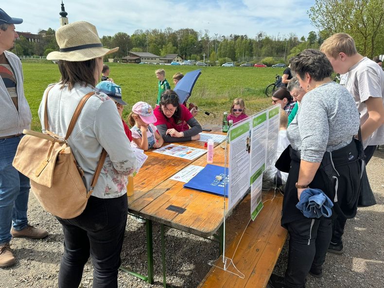 Aktivtag Wildbienen © Die Bäuerinnen im Bezirk Waidhofen/Thaya Aktivtag Wildbienen © Die Bäuerinnen im Bezirk Waidhofen/Thaya