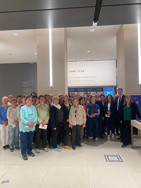 Gruppe 20240516 mit Schmuckenschlager.jpg Gruppe 20240516 mit Schmuckenschlager.jpg