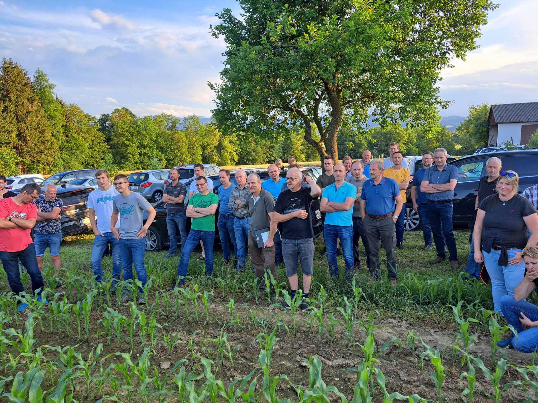 Volles "Haus" beim Feldtag der Arbeitskreise Boden.Wasser.Schutz des Bezirkes Kirchdorf am Betrieb von Fam. Gebeshuber in Nußbach. Danke für das große Interesse an den Versuchen und für die vielen Diskussionen! © BWSB