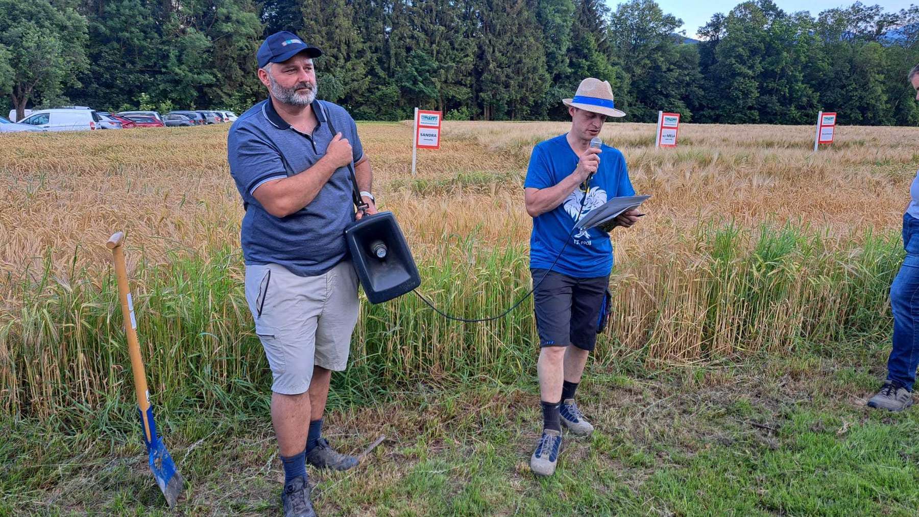 Feldbegehung der Arbeitskreise Boden.Wasser.Schutz Bezirk Kirchdorf am Betrieb der Fam. Gebeshuber, Nußbach, 6.Juni 2024